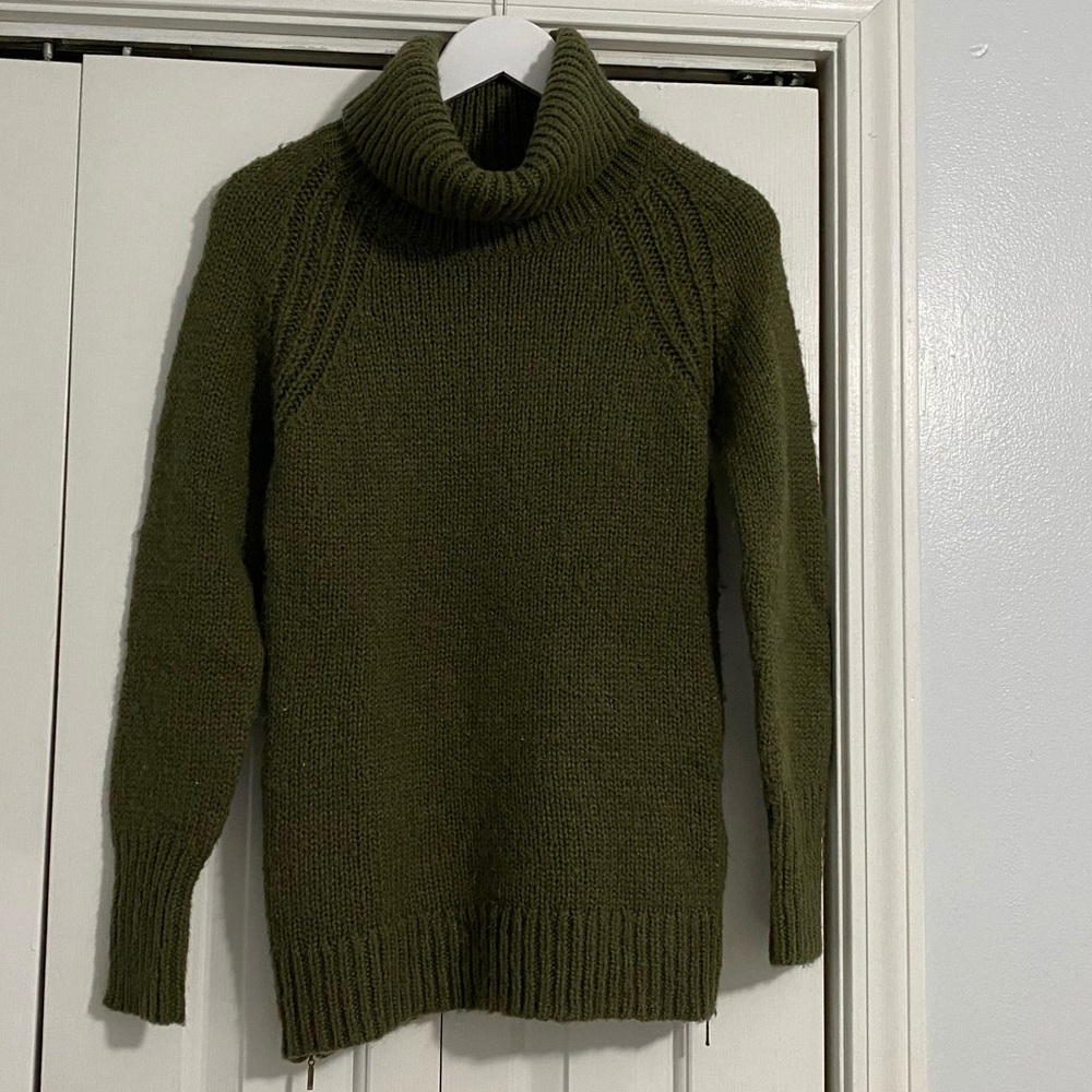 Forrest green turtle neck sweater with zippers